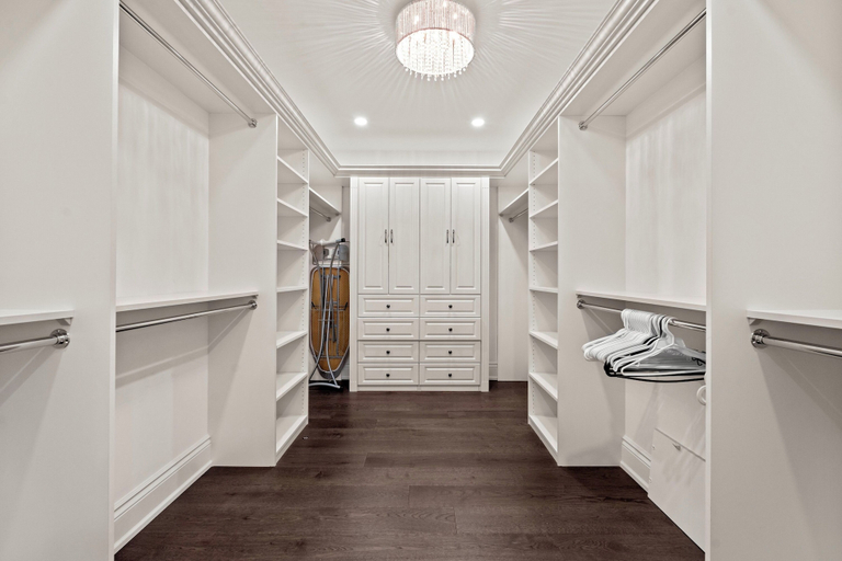Wardrobe, GLOBALSTAY Luxury 4 Bedroom House, York