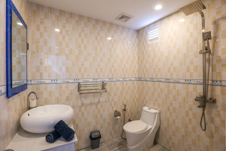 Bathroom 4, Sunset Garden