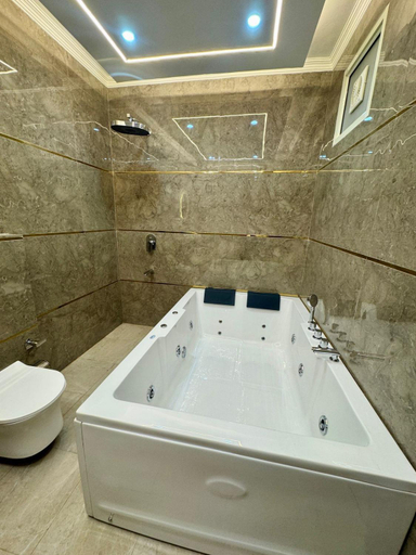 Bathroom 4, Airport Hotel Shivaka Inn, Delhi