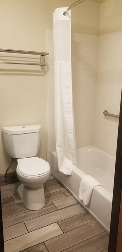 Bathroom 4, Quality Inn Downtown Convention Center, Multnomah
