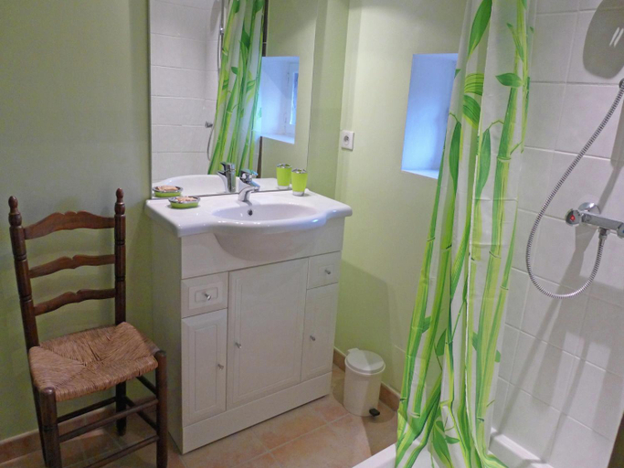 Bathroom 4, Holiday Home in Montbrun with Pool Vineyards, Aude