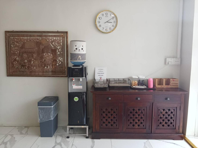 Others 4, โรงแรมควีนส์ (Queen), Phunphin