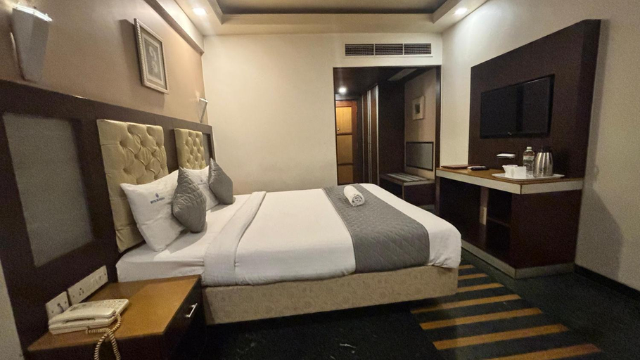 Bedroom 3, Dr. Raj Kumar International Hotel, Bangalore
