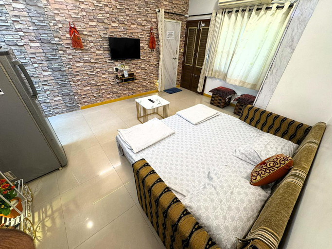 Bedroom 2, Homeland Stay- Gold Category 3BHK Suit Nr Kankaria, Ahmadabad