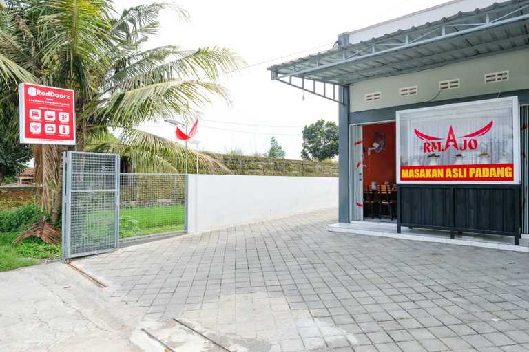 Exterior & Views 2, RedDoorz Syariah @ Joa Homestay Godean Sleman Yogyakarta, Sleman
