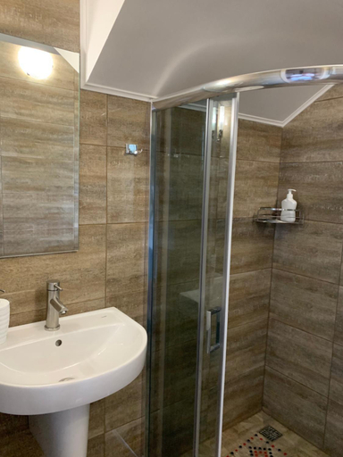 Bathroom 3, Каприз, Kamianets'-Podil's'ka