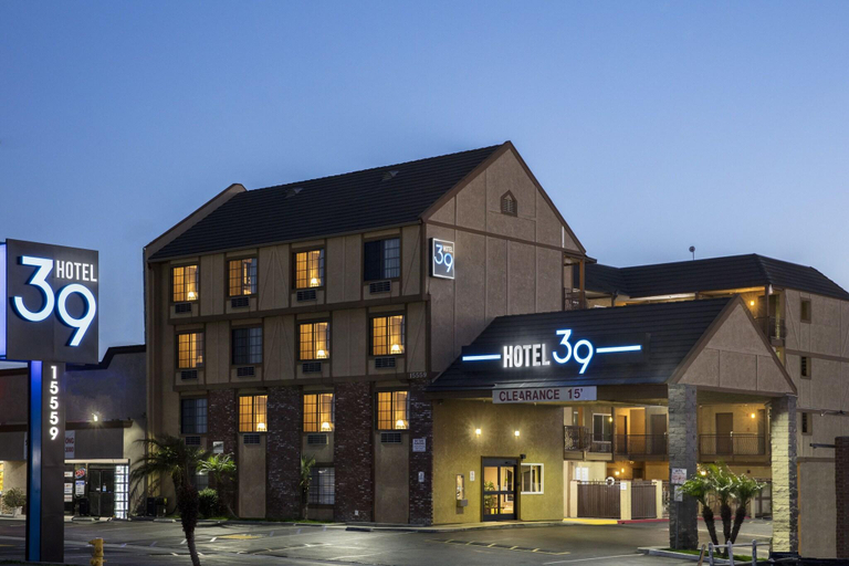 Exterior & Views, Super 8 Motel - Westminister, Orange