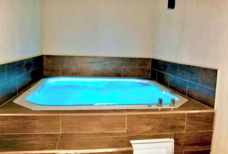 Private spa tub, Private Jacuzzi Pool 2 Level House Private Coto, Compostela