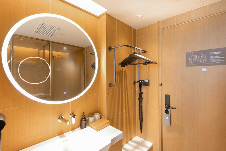 Bathroom 3, Ji Hotel Shanghai Lujiabang Road Metro Station, Shanghai