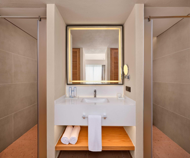 Bathroom 5, Paloma Grida, Serik
