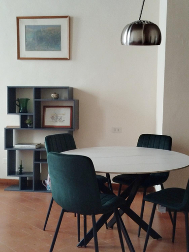 Others 5, Lo studio nel borgo, Florence