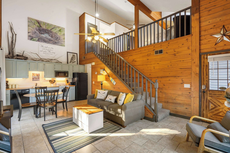Living area 4, Rustic Shore Cabin Stay for 6, Taney