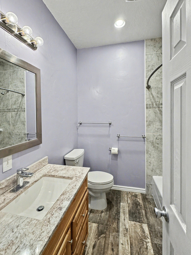 Bathroom 3, Robin's Nest Inn, Bannock