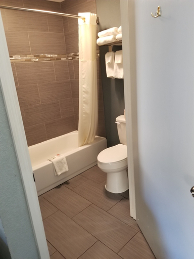 Bathroom 4, Quality Inn Downtown Helen, White