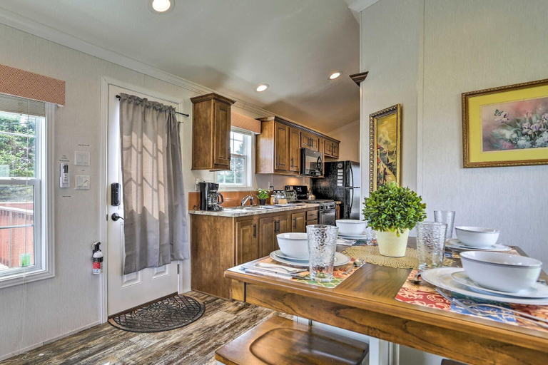 Food & Drinks 4, Equestrian House Suites, Wayne