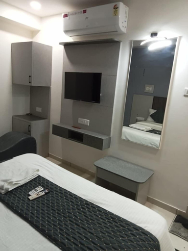 Room 5, Hotel Apple Lake, Ahmadabad