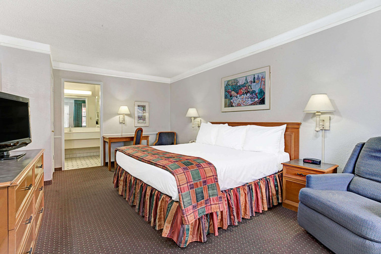 Bedroom 3, Days Inn Tucson City Center, Pima