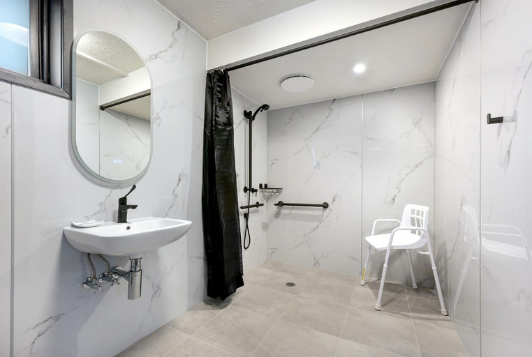 Bathroom 4, Innova Motel Warrnambool, Warrnambool