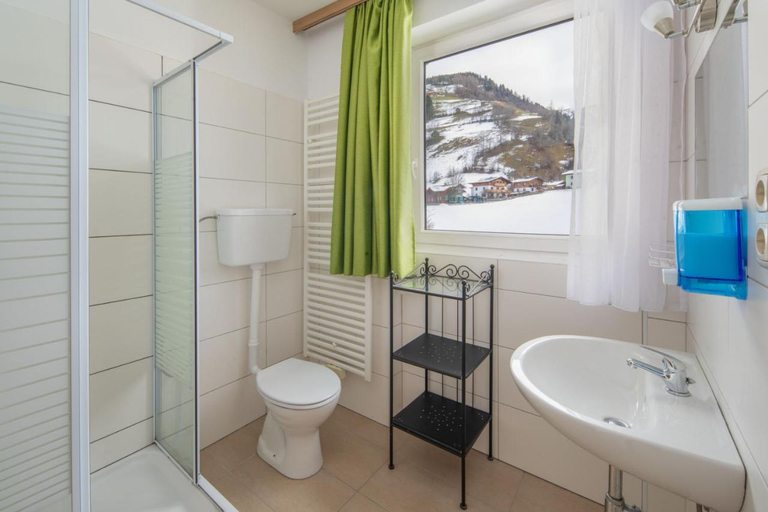 Bathroom 4, Sonnhof, Zell am See