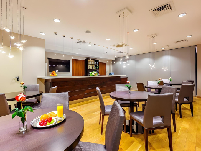 Food & Drinks 4, Raikin Plaza Hotel, North-Eastern