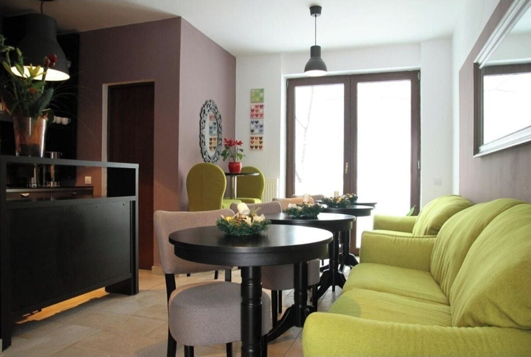 Others 4, Studio ApartCity, Brasov