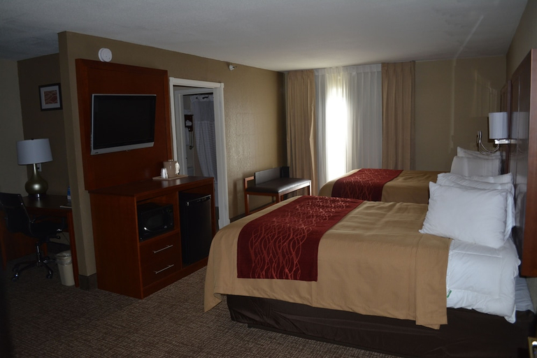 Bedroom 3, Comfort Inn, Chatham