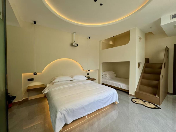 Room 4, zz's hotel, Haikou