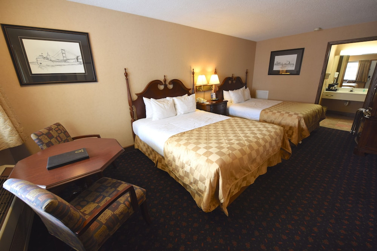 Bedroom 3, Clarion Hotel Mackinaw City Beachfront, Cheboygan