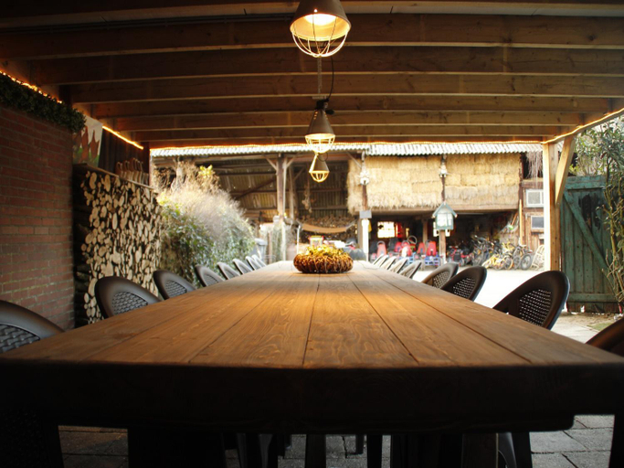 Food & Drinks, Family Farmhouse with go-karts, Uden