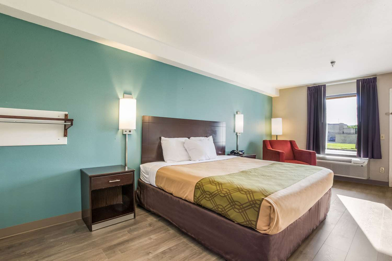 Bedroom 3, Econo Lodge Inn & Suites I-65, Bullitt