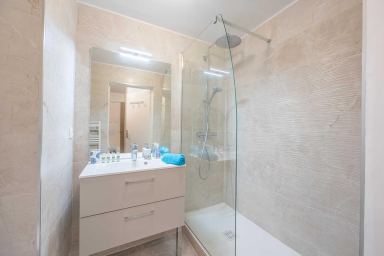 Bathroom 3, Cosy apt with parking & balcony - 4P - Deauville, Calvados