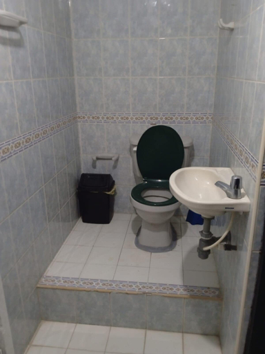 Bathroom 5, shanty guest house, Cartagena de Indias