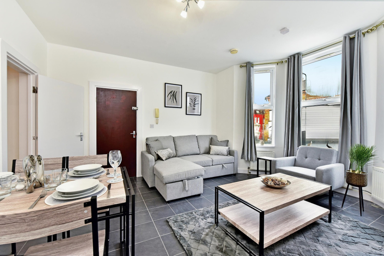 Living area 4, Drayton Green Road, London