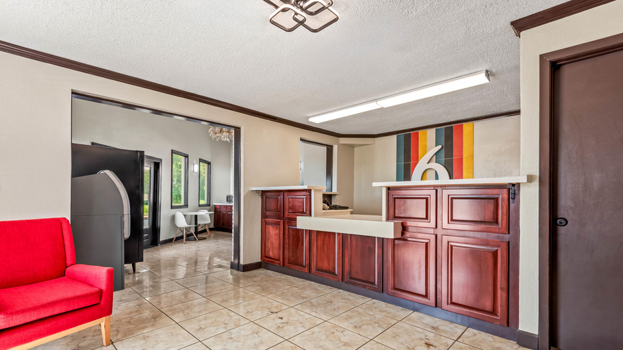 Public Area 2, Studio 6 Hammond, La – I12 – I55, Tangipahoa
