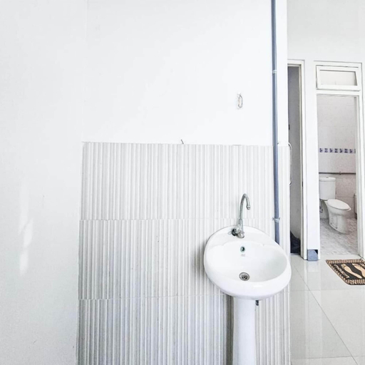 Bathroom 5, OYO 3229 Ijen Homestay, Mojokerto