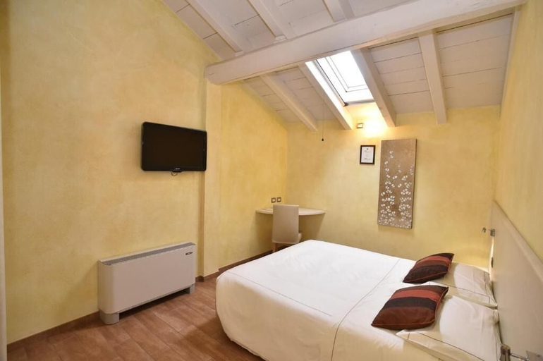 Bedroom 2, Agriturismo La Camilla, Monza and Brianza