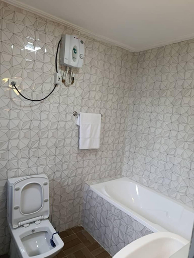 Bathroom 2, GUIM'S SQUARE HOTEL, Wouri