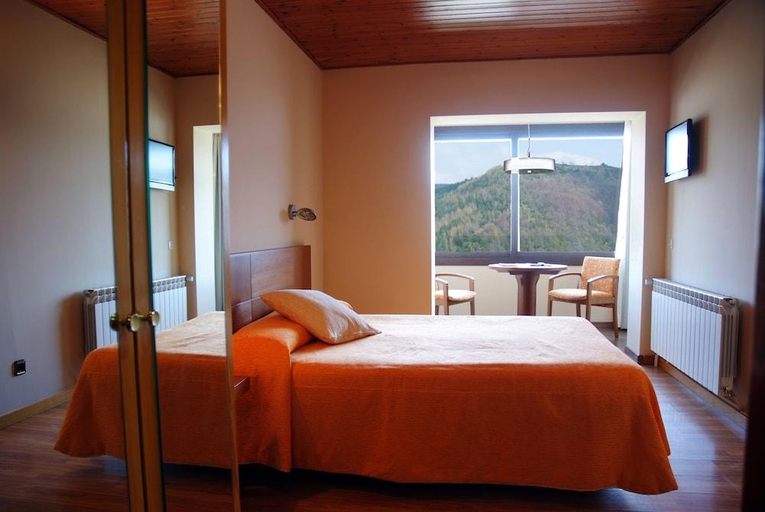 Bedroom 4, Calitxo, Girona