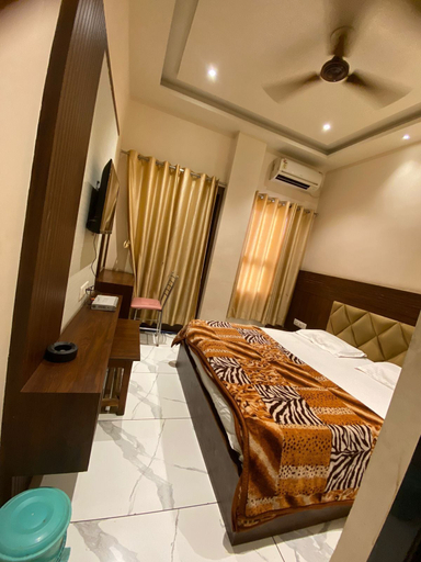 Room 2, S.K. Plaza Hotel, Baran