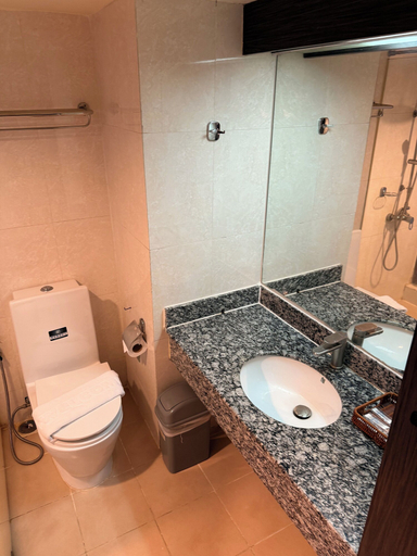 Bathroom 4, Suncity Hotel Pattaya, Pattaya