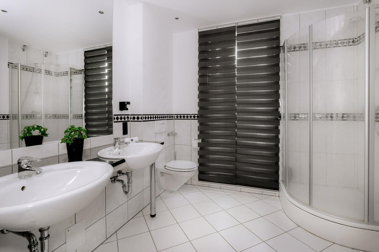 Bathroom 4, Hotel am Park, Heinsberg