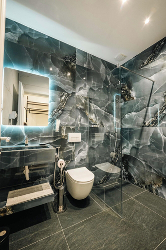 Bathroom 4, Ambasador Hotel, Durrësit
