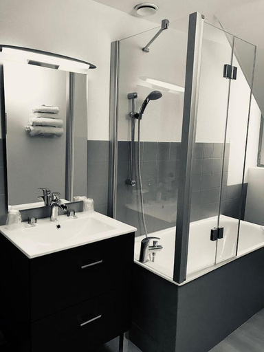 Bathroom 3, Logis Hotel Au Vieux Morvan, Nièvre