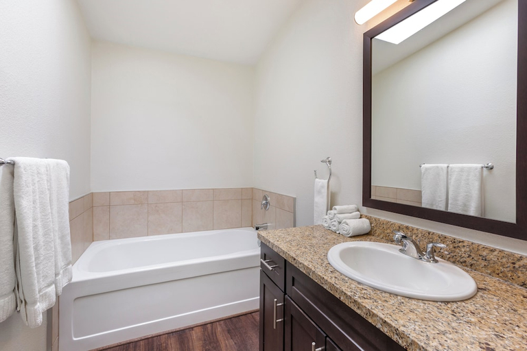 Bathroom 4, Kohl's Ranch Lodge, Gila