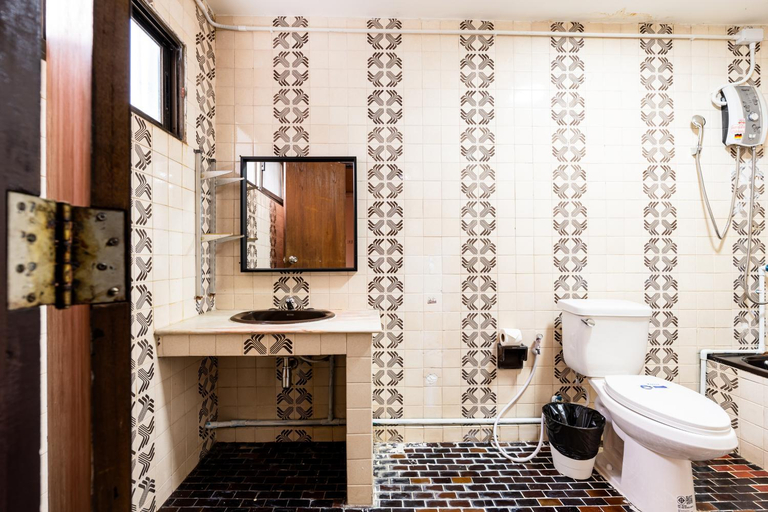 Bathroom 3, Stay On Sukhumvit 11, Wattana