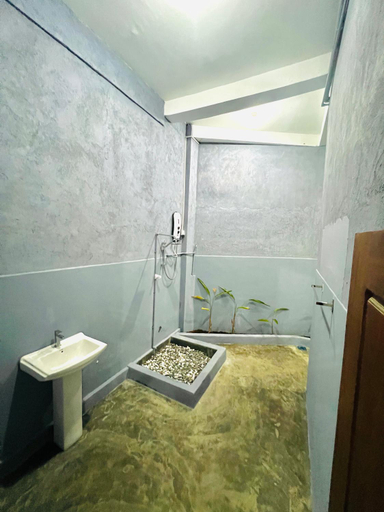 Bathroom 4, Sky Lounge, K.F.G. & G. Korale