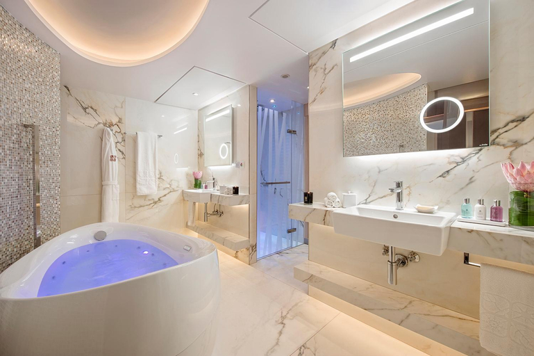 Bathroom 5, Four Seasons Hotel
