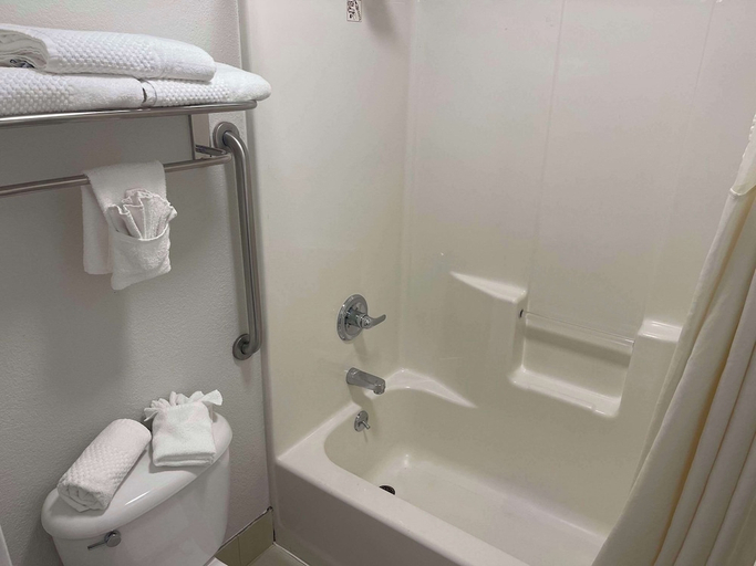Bathroom 3, Quality Inn Dalton Central, Whitfield