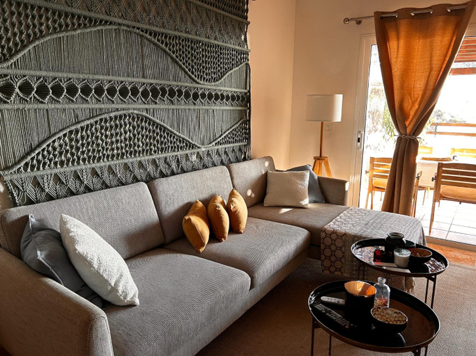 Others 5, Roque-House, Santa Cruz de Tenerife