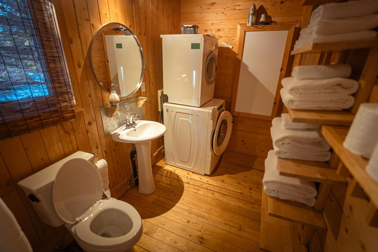 Bathroom 3, Chalets du bout du monde, La Côte-de-Gaspé